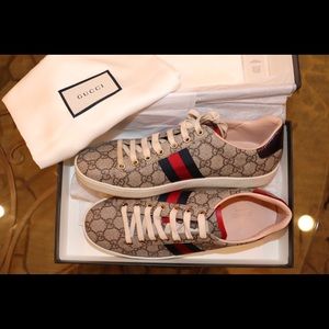 Gucci Women’s Ace GG Supreme sneakers